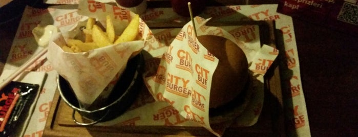 City Burger is one of Tempat yang Disukai Halit.