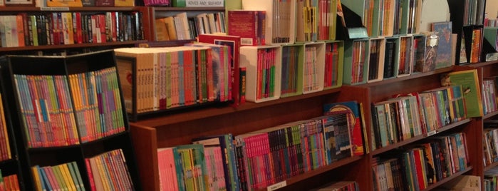 The Bookstore in the Grove is one of Bianca 님이 저장한 장소.