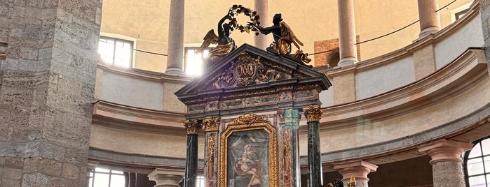 Basilica di San Lorenzo Maggiore is one of MILAAN.