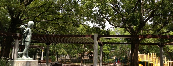 稲荷山公園 is one of 公園 in 豊中市.