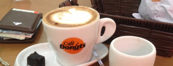 Café Donuts is one of Sandra Regina Mayerle.