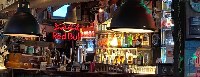 WHALE PUB is one of Bzmtvnk'ın Beğendiği Mekanlar.