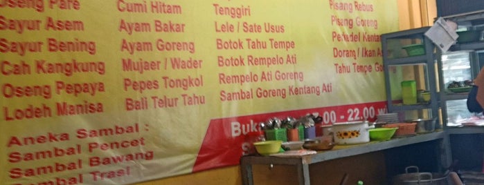 Warung Kuning Kalibokor is one of Surabaya Foodies.