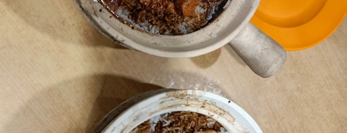 Hong Kee Claypot Chicken Rice 鸿记驰名瓦煲鸡饭 is one of Culinary.