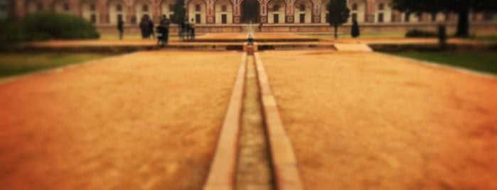 Humayun’s Tomb | हुमायूँ का मकबरा is one of Tempat yang Disukai Swen.