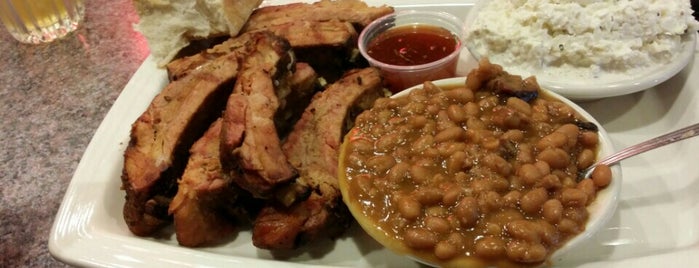 Ray's Country Smokehouse is one of Brandon’s Liked Places.