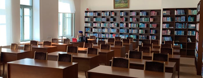 Бібліотека ім. Тетяни та Омеляна Антоновичів is one of библиотеки вузов.