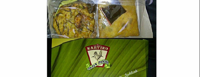 Kartiko Jajan Pasar is one of Surabaya Culinary.