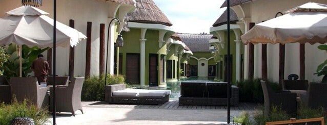 Villa Seminyak Estate And Spa Bali is one of Orte, die Hendra gefallen.