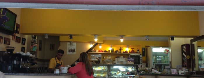 Café Colombiano is one of Comidinhas.