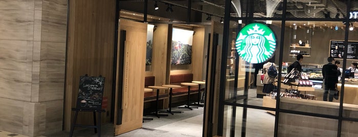 Starbucks is one of สถานที่ที่ Takuma ถูกใจ.