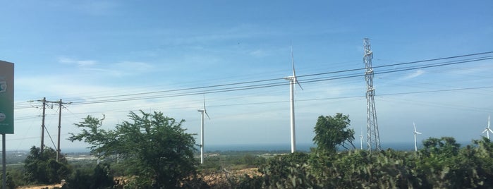 Binh Thuan Windfarm is one of Binh Thuan (Phan Thiet-Mui Ne) Place I visited.