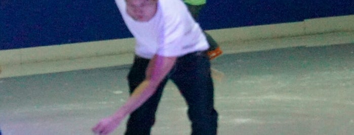 Sub-Zero Ice Skate Club (ซับซีโร่) is one of Tempat yang Disukai Anthony.