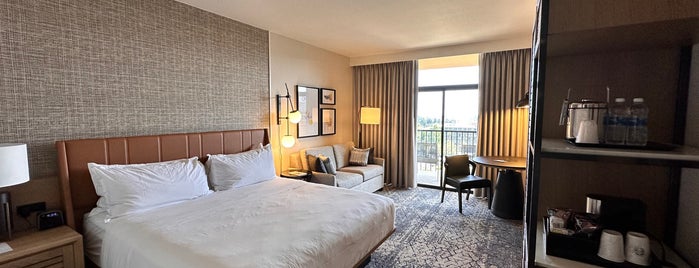 Sheraton Park Hotel at the Anaheim Resort is one of Efrosini-Maria'nın Beğendiği Mekanlar.