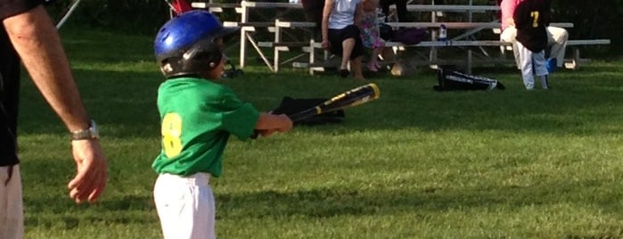 Meadowbrook Baseball Field is one of David'in Beğendiği Mekanlar.