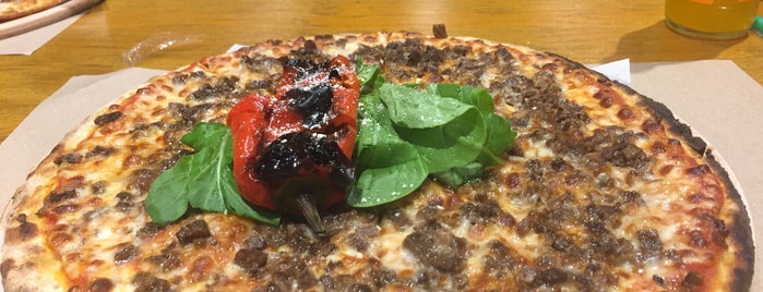 Pizza Locale is one of Posti che sono piaciuti a Tahsin.