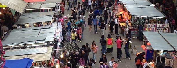 Fa Yuen Street Market is one of 홍콩 여행 준비.