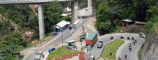 Jembatan Layang Kelok 9 is one of Posti che sono piaciuti a Hendra.
