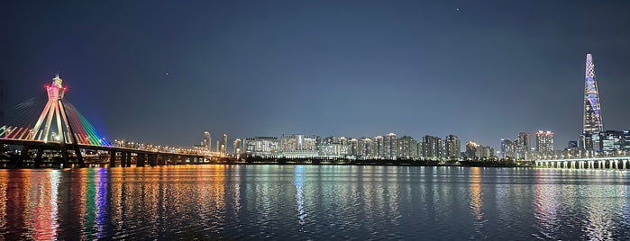 한강 (Han River/漢江) is one of Korea.