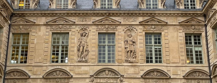 Jardin de Sully is one of Paris II.