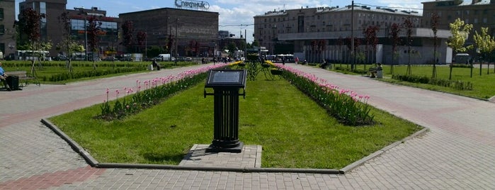 Lomonosovsky Garden is one of Posti che sono piaciuti a Артем.