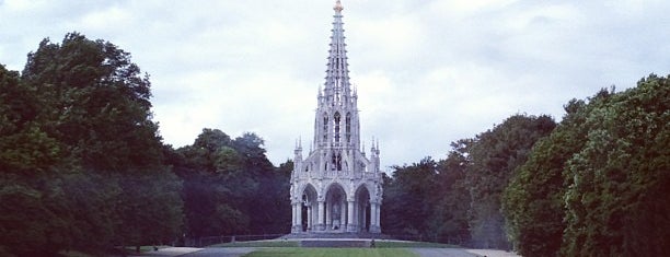 Castillo Real de Laeken is one of Brussel.