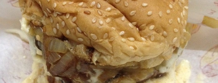 Mike's Charbroiled Burgers is one of Tempat yang Disimpan WSL.