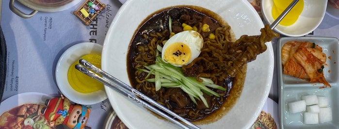 The Ramyeon By The Bibimbab is one of Lieux qui ont plu à Luca.