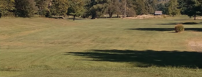 Frosty Valley Golf Links is one of Mollie’s Liked Places.