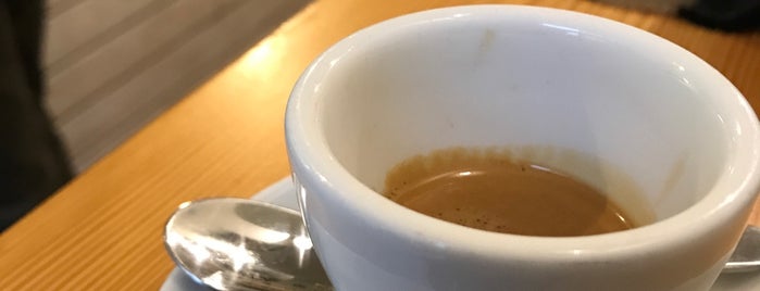 Early Bird Coffee is one of Lugares favoritos de Julia.