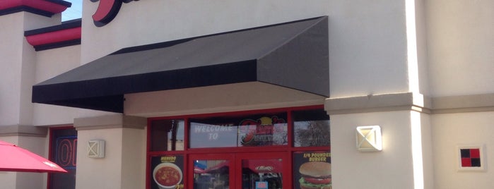Tam's Super Burgers is one of สถานที่ที่ Andy ถูกใจ.