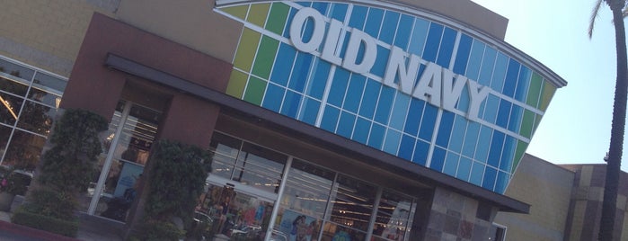 Old Navy is one of Orte, die Blake gefallen.