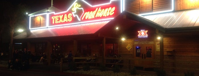 Texas Roadhouse is one of Lugares favoritos de Joey.