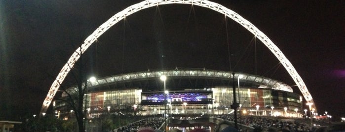 Estádio de Wembley is one of London Places To Visit.