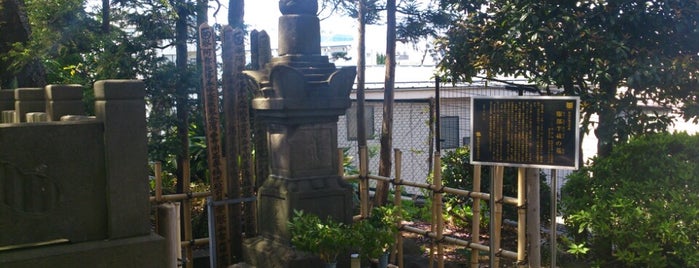 服部半蔵の墓 is one of Only In Japan 　　　　　　　　　　　　日本の観光名所.
