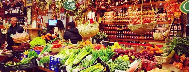 Mercato Centrale is one of to do when in florence.