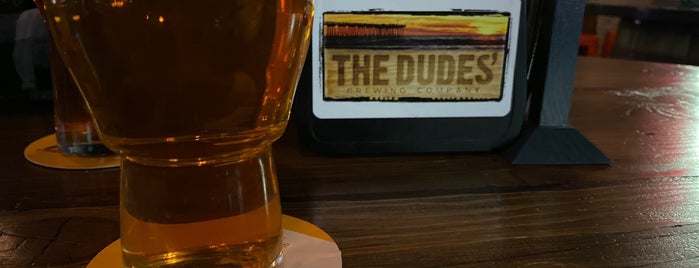 The Dudes' Brewing Company (Valencia, CA) is one of Stephen'in Beğendiği Mekanlar.
