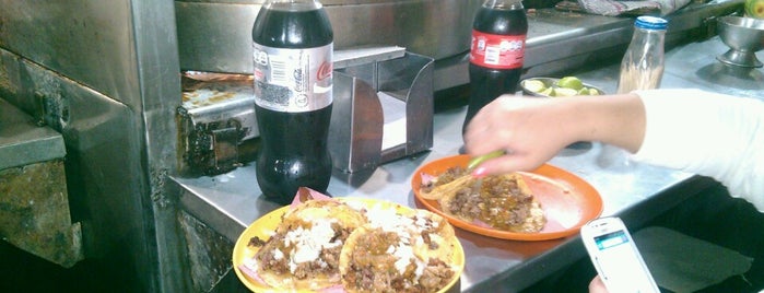 Los Tacos De Marina is one of Locais curtidos por Derick Adolfo.