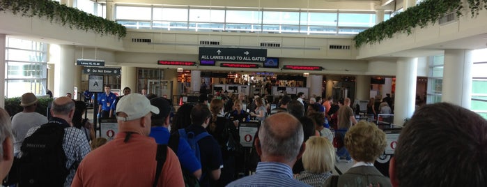 Şikago Midway Uluslararası Havaalanı (MDW) is one of Sherina'nın Beğendiği Mekanlar.