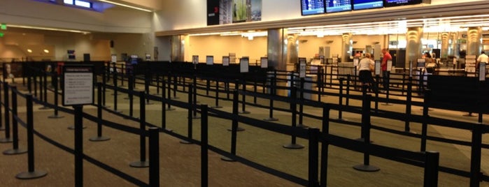 TSA Security Checkpoint is one of Tempat yang Disukai Jared.