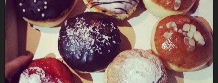 Fánki Donuts is one of ustream - sugar and kaffeine.
