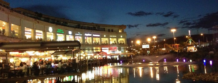 Via Port is one of Istanbul Mall's.