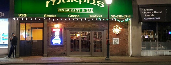 Murph's Restaurant is one of Tempat yang Disukai Tina.