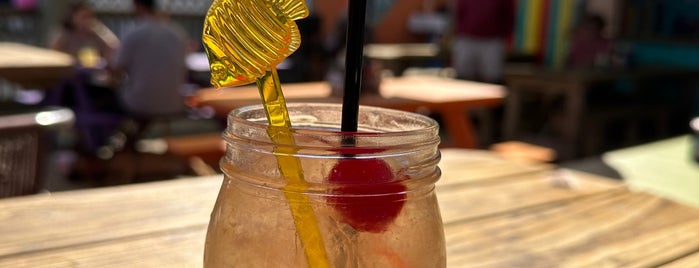 Hammerheads on The Beach is one of EATERIES.