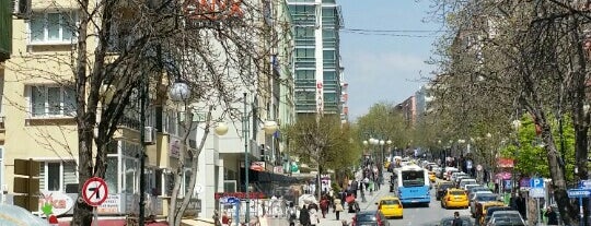 Tunalı Hilmi Caddesi is one of Lugares favoritos de Sina.