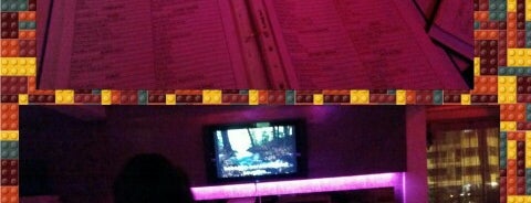Warm Up Karaoke is one of สถานที่ที่ Sina ถูกใจ.