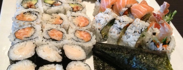 Wakame Sushi is one of Lieux qui ont plu à Dan.