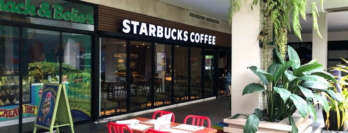 Starbucks is one of สถานที่ที่ Agu ถูกใจ.