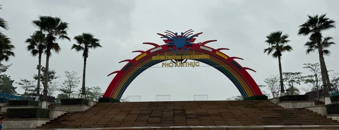 Chợ Đêm Hạ Long (Halong Night Market) is one of Hai Phong Places.