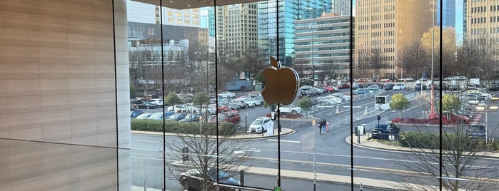 Apple Lenox Square is one of Apple Stores (AL-PA).